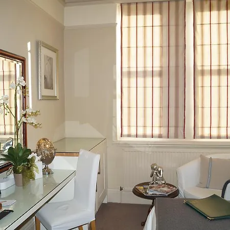 Brookfield House 4*